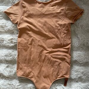SKIMS Camel Short Sleeve Bodysuit